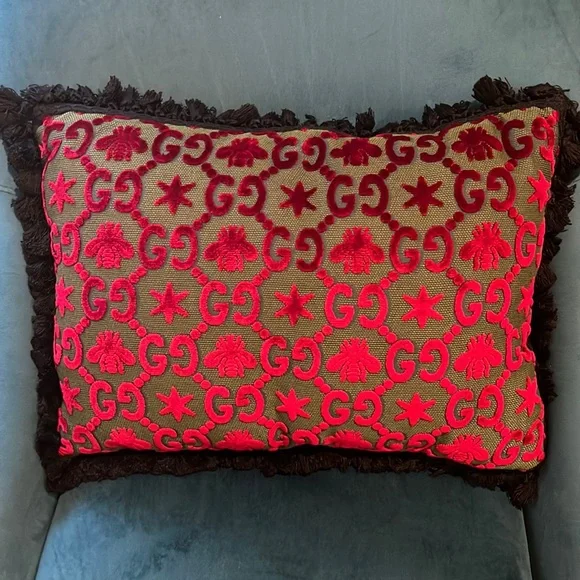 Pillow gucci 2025